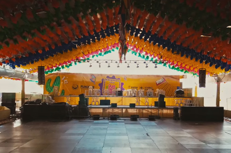 Tablado montado, tradição garantida! É com estrutura firme e segura que a cultura popular brilha ainda mais!